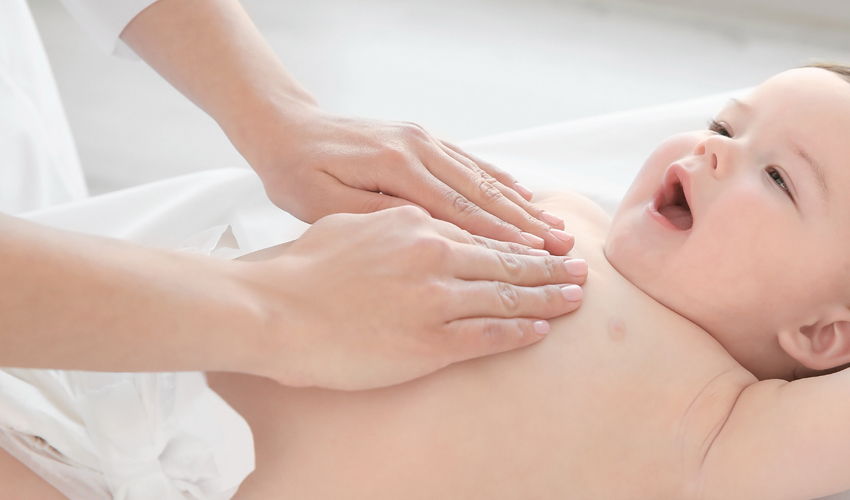 ベビーマッサージの様子